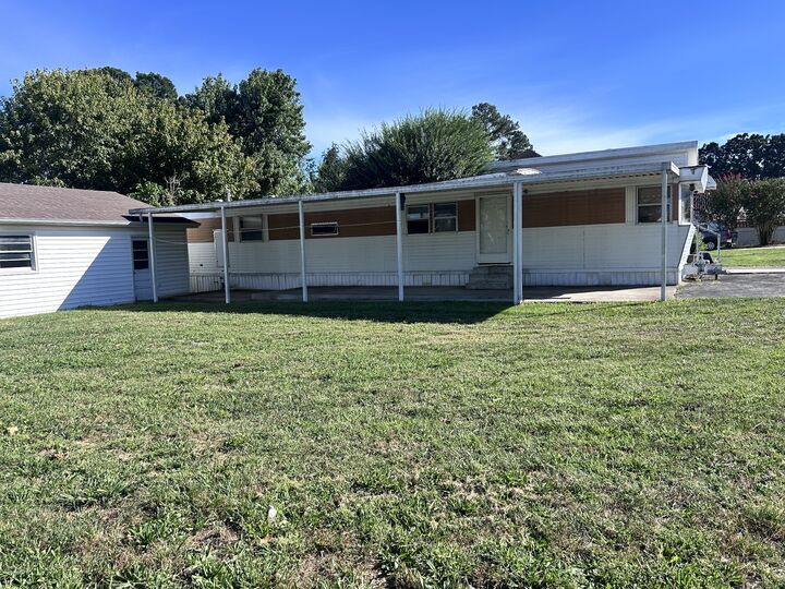 Property Photo: 801 Oakdale St TN 37355
