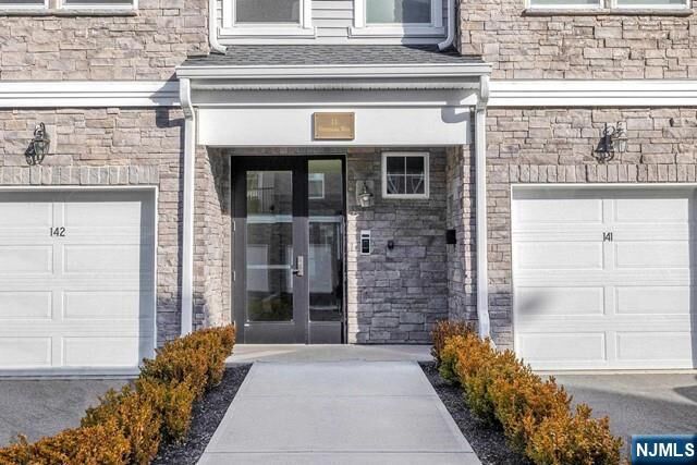 Property Photo:  11 Veterans Way 121  NJ 07950 