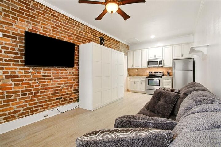 Property Photo: 921 Chartres Street 5 LA 70116