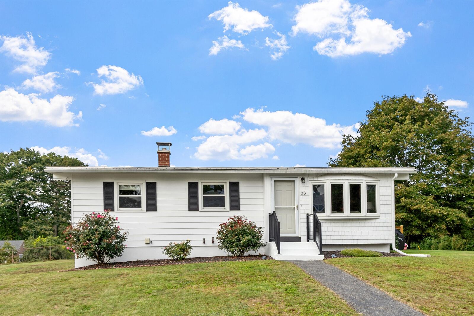 Property Photo:  33 Meadow Lane  NH 03840 