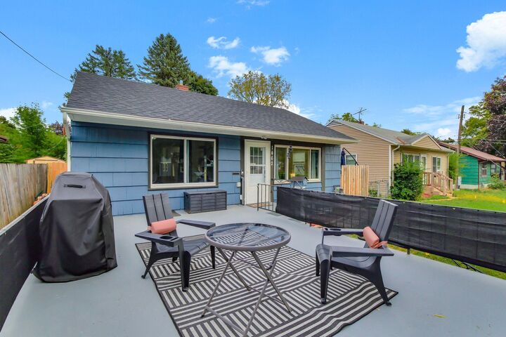 Property Photo:  1462 Hazelwood Street  MN 55106 
