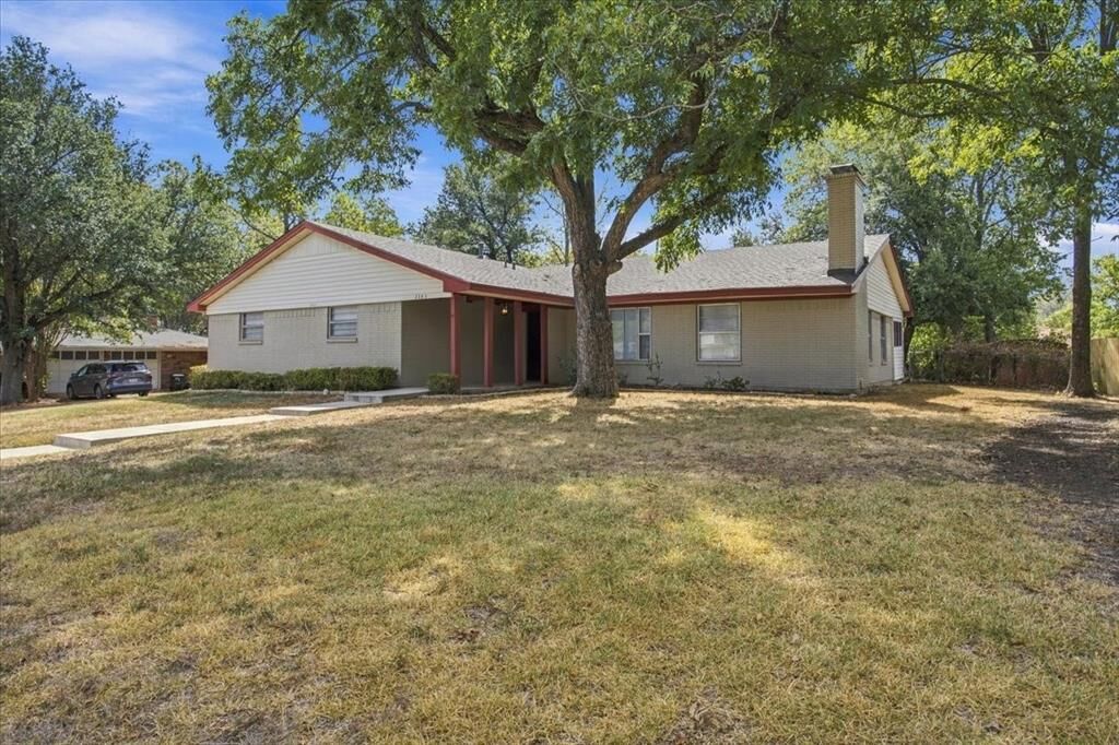 Property Photo: 1105 Northwood Drive TX 75428