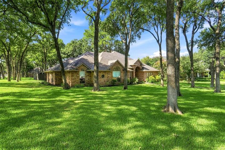 Property Photo: 1630 Kingsmill Court TX 76248