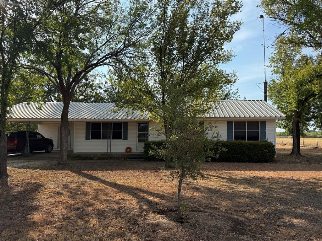 Property Photo:  467 County Road 2371  TX 76665 
