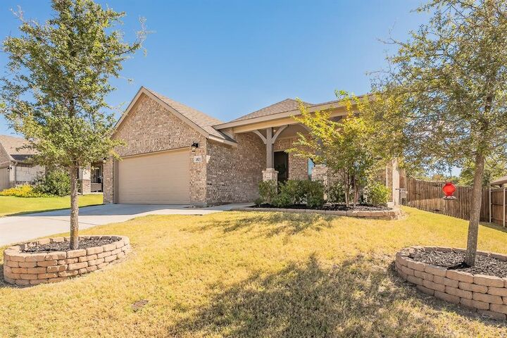 Property Photo: 1821 Abelia Lane TX 76086