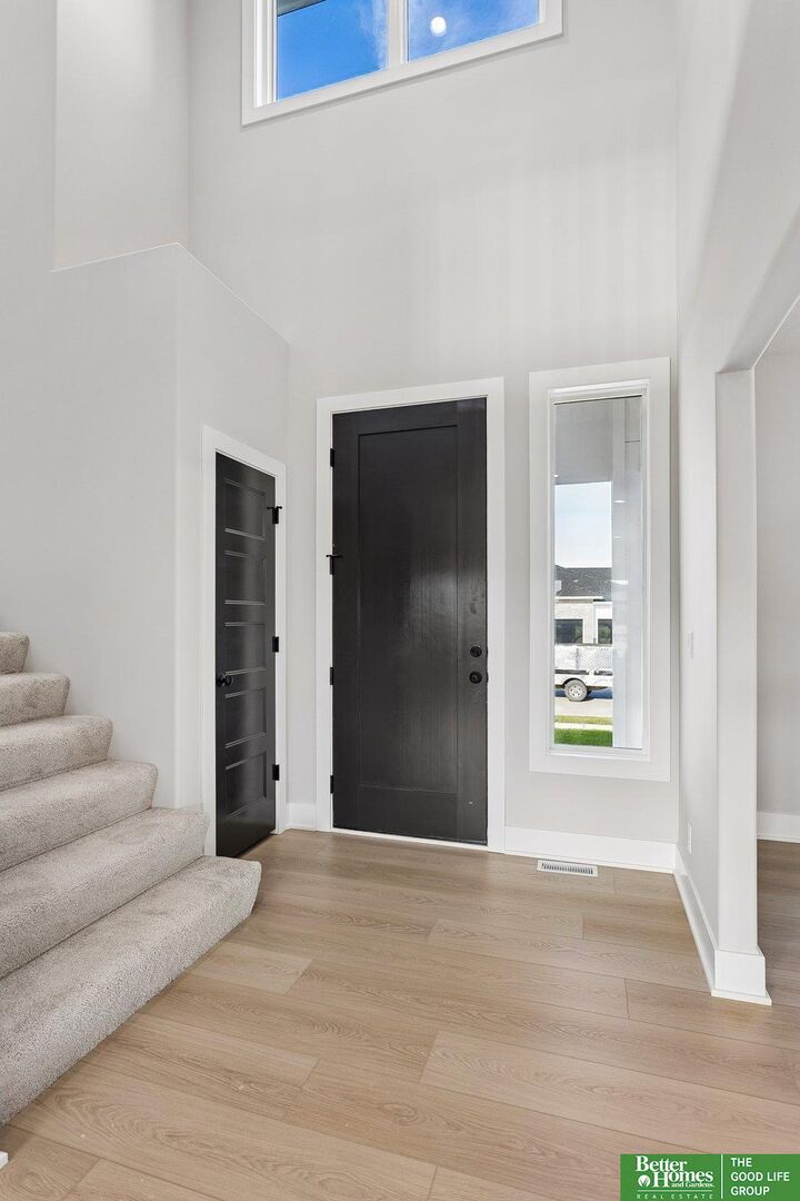 Property Photo: 5719 N 199th Street NE 68022