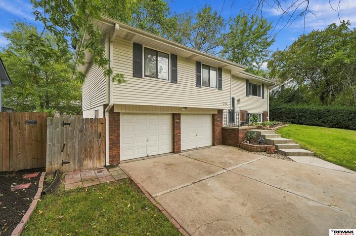 Property Photo:  715 W Leon Drive  NE 68521 