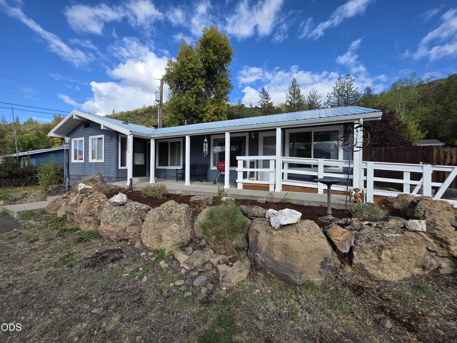 Property Photo: 20060 Highway 62 OR 97539