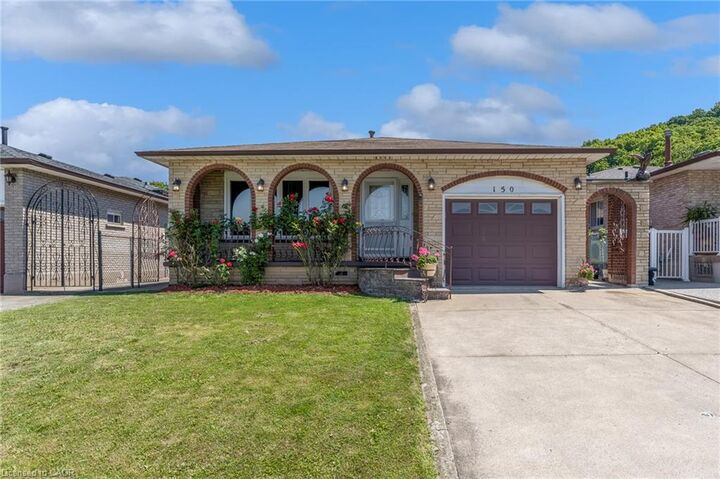 Property Photo:  150 Marcella Crescent  ON L8K 6G3 