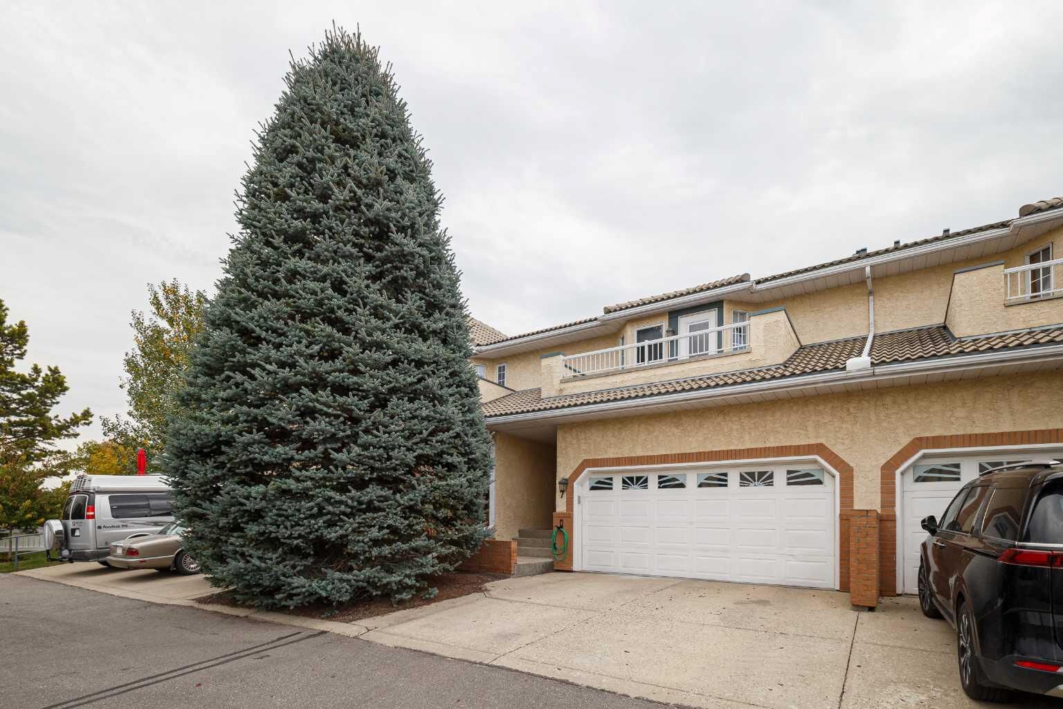 Property Photo:  7 Richelieu Court SW  AB T3E 7E9 