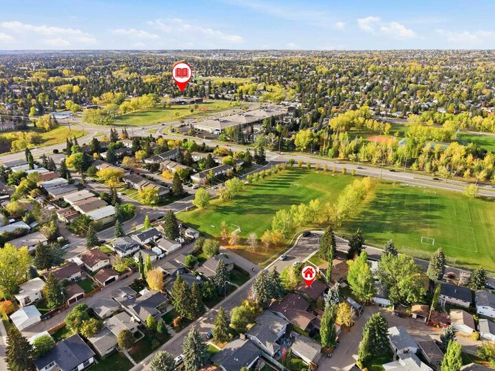 Property Photo:  256 Silverview Way NW  AB T3B 3K3 