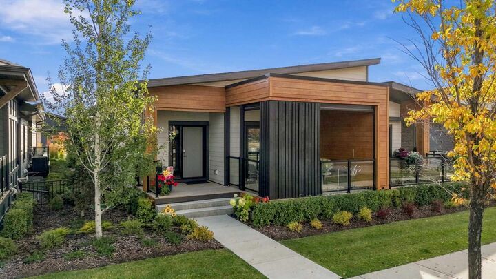 Property Photo:  1911 Mahogany Boulevard SE  AB T3M 3P4 