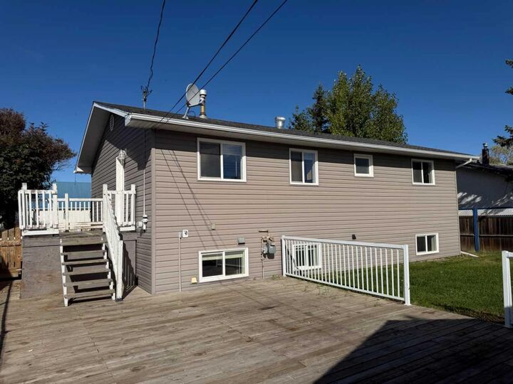 Property Photo:  9915 97 Avenue  AB T0H 3S0 