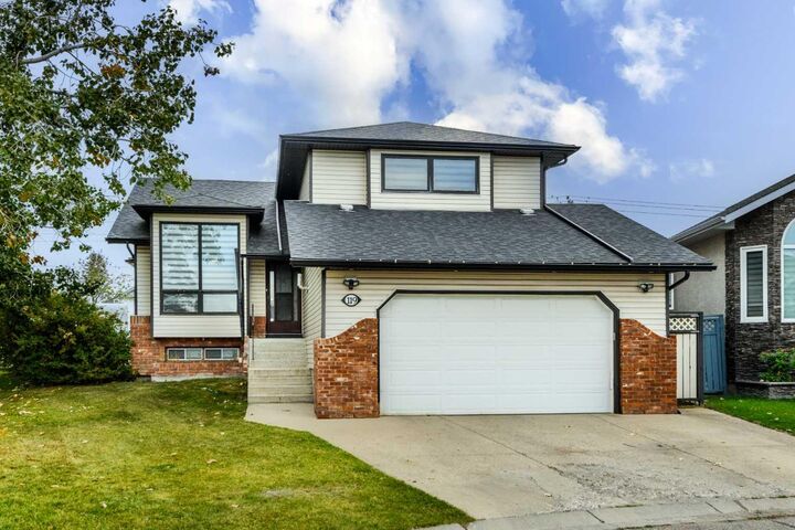 Property Photo:  119 Pasadena Green NE  AB T1Y 6M9 