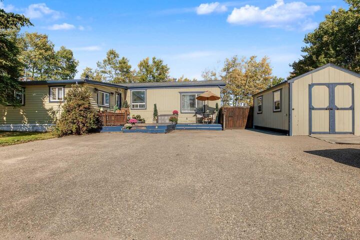 Property Photo:  10026 96A Avenue  AB T0H 2J0 
