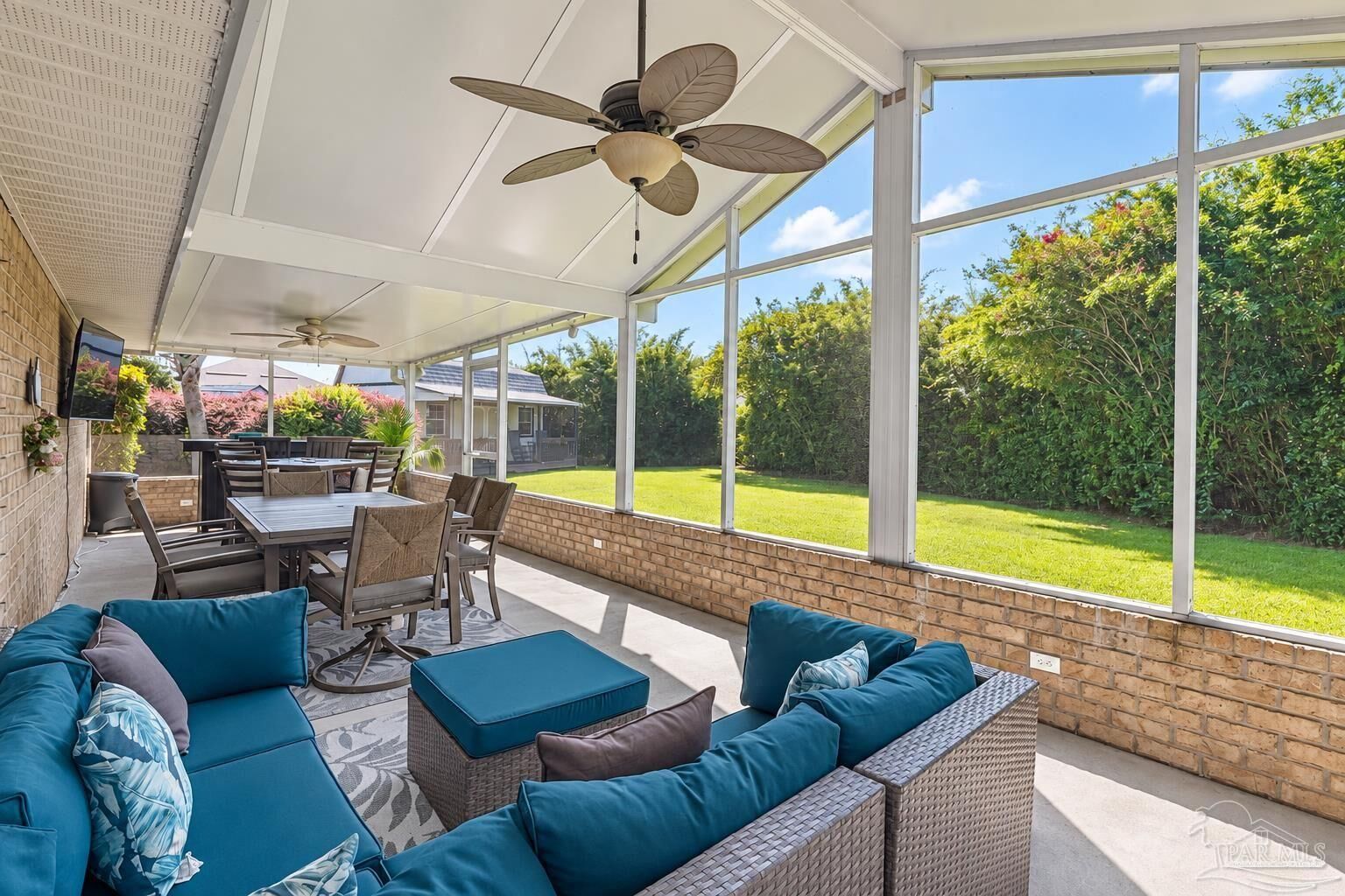 Property Photo: 2410 Ennis Ct FL 32566