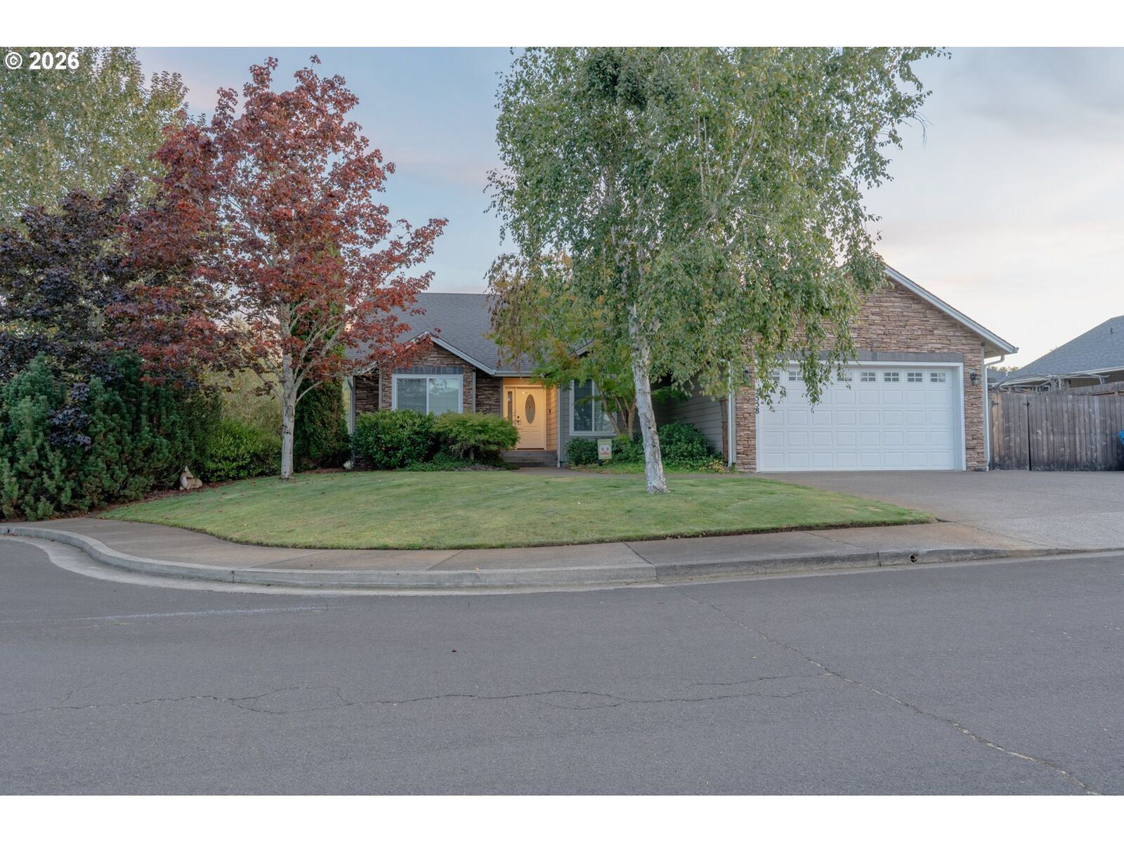 Property Photo:  2558 Golfview Ave  OR 97479 