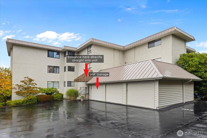 Property Photo:  217  Alder Street 101  WA 98020 