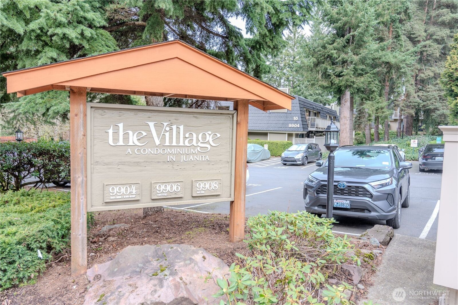 Property Photo: 9904 NE 124th Street 1005 WA 98034