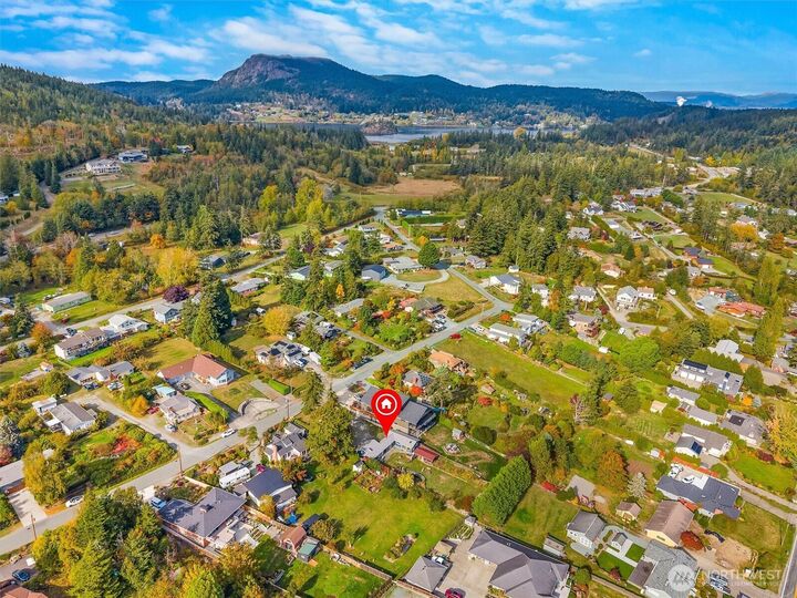 Property Photo:  5934  Central Avenue  WA 98221 