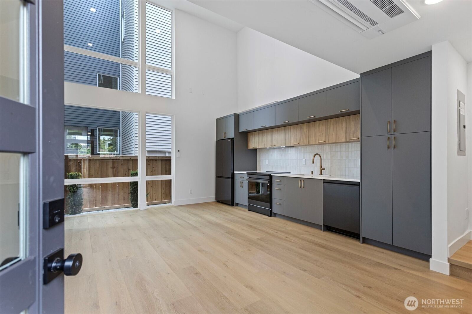 Property Photo:  6318  41st Avenue SW C3  WA 98136 