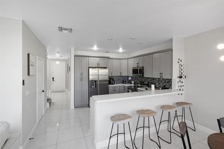 Property Photo:  3220 NW 32nd Terrace  FL 33309 