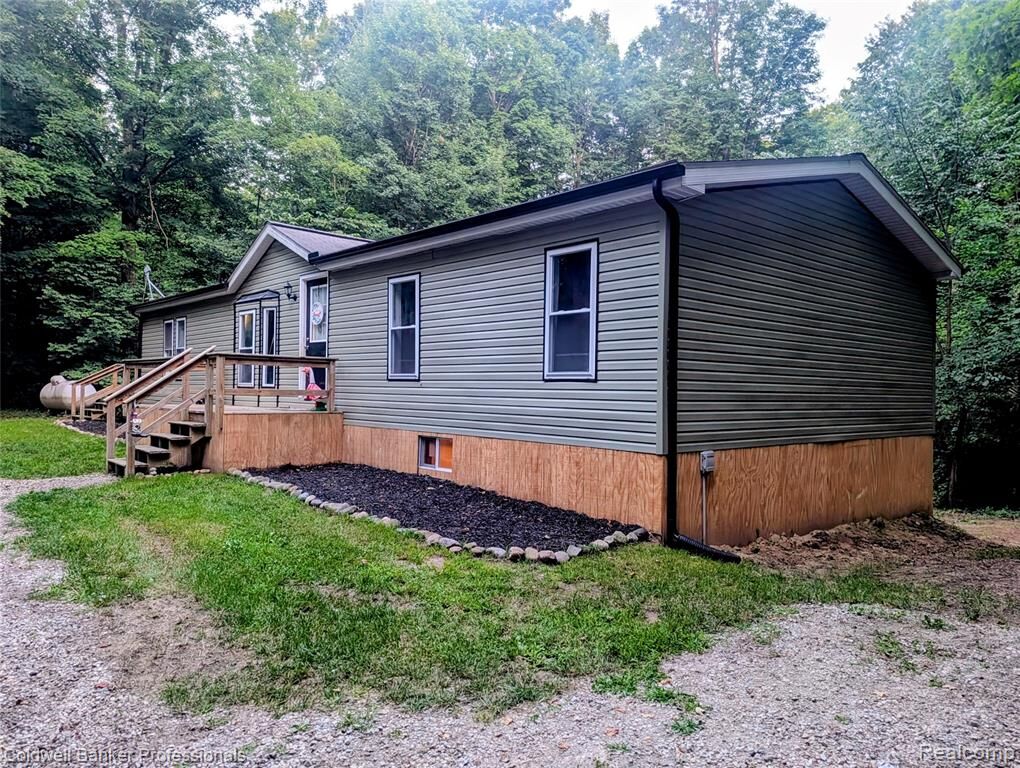 Property Photo:  5323 English Road  MI 48727 
