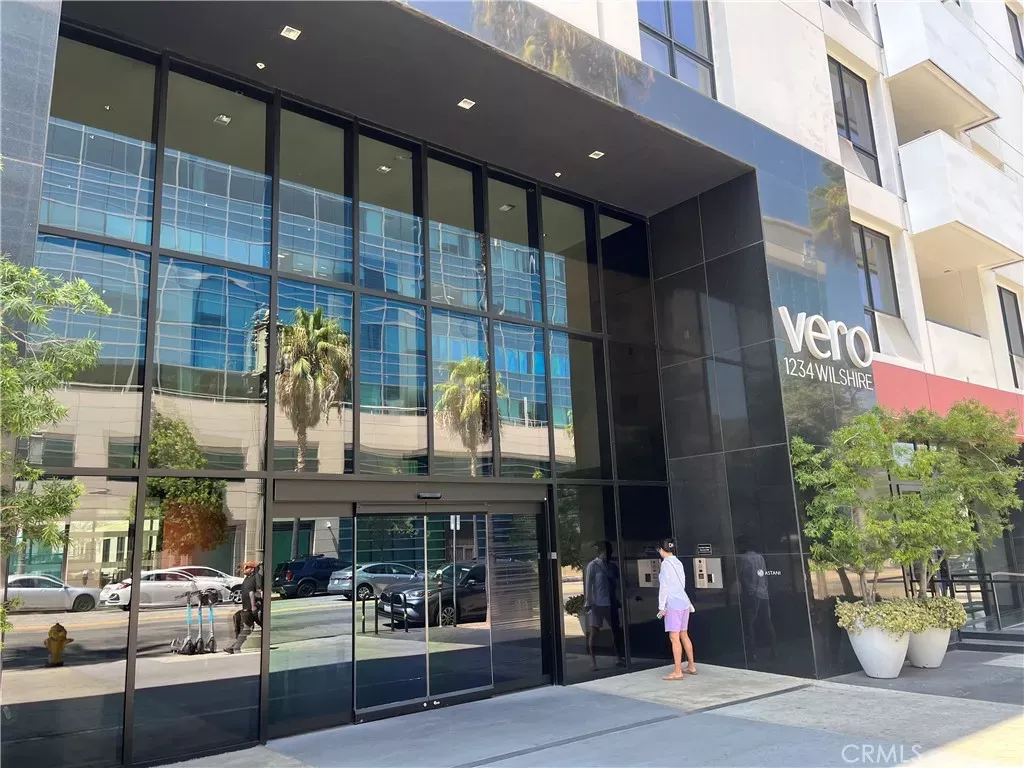 Property Photo:  1234 Wilshire Blvd. 519  CA 90017 