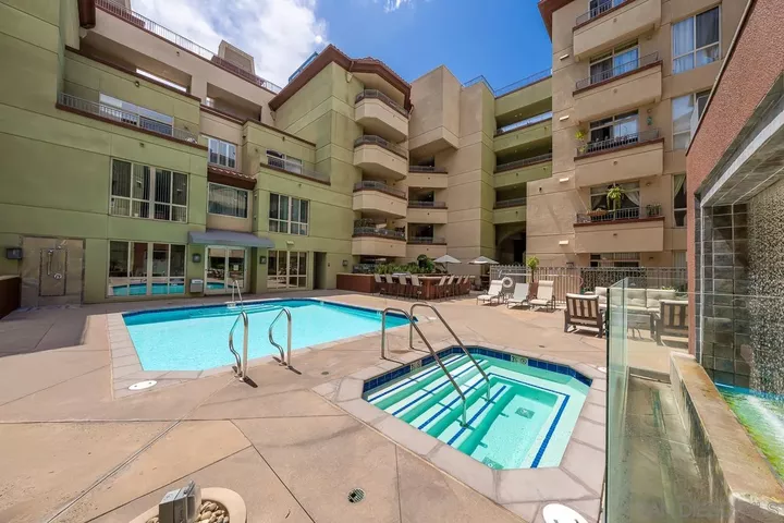 Property Photo:  1501 Front St 613  CA 92101 