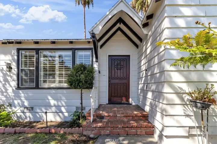 Property Photo:  5531 Carpenter Ave  CA 91607 