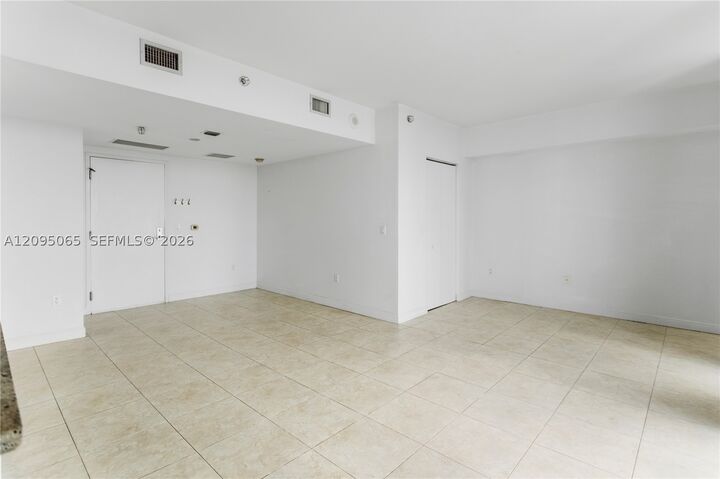 Property Photo:  185 SW 7th St 3600  FL 33130 