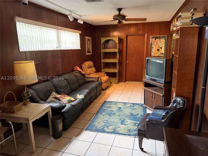 Property Photo: 1819 N 51st Ave FL 33021