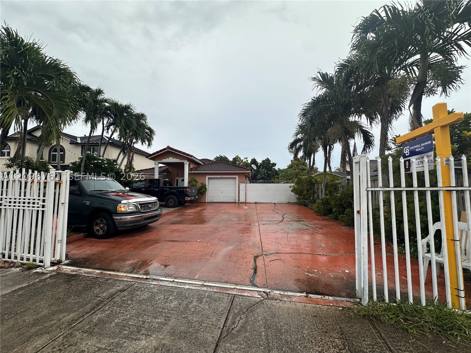 Property Photo: 18411 SW 115th Ave FL 33157