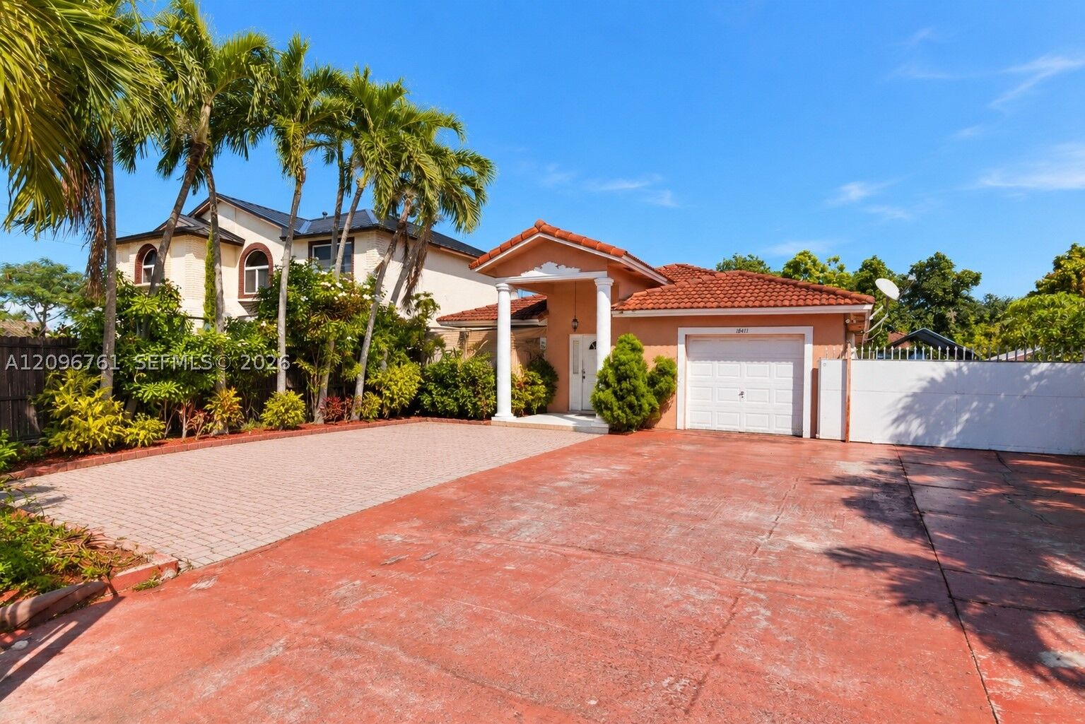 Property Photo: 18411 SW 115th Ave FL 33157