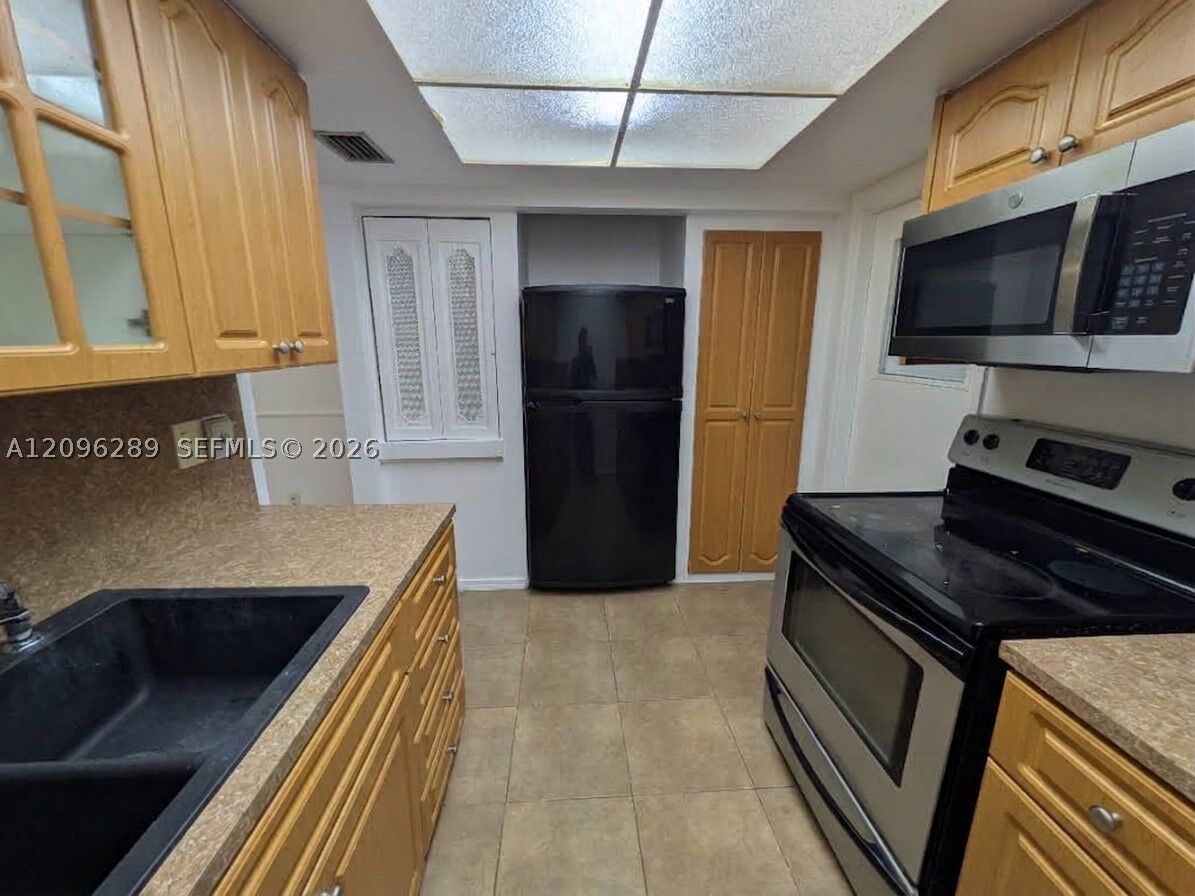 Property Photo:  1326 SW 75th Ave  FL 33068 