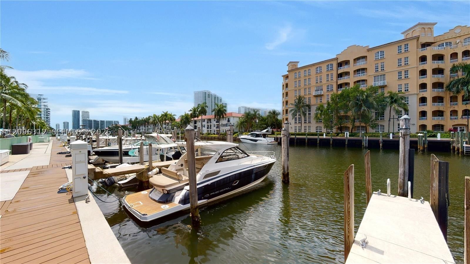 Property Photo:  2950 NE 188th St  FL 33180 