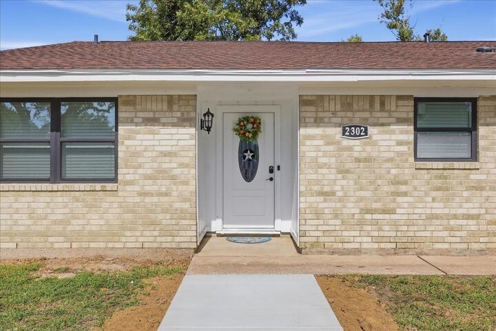 Property Photo: 2302 9th St TX 77651
