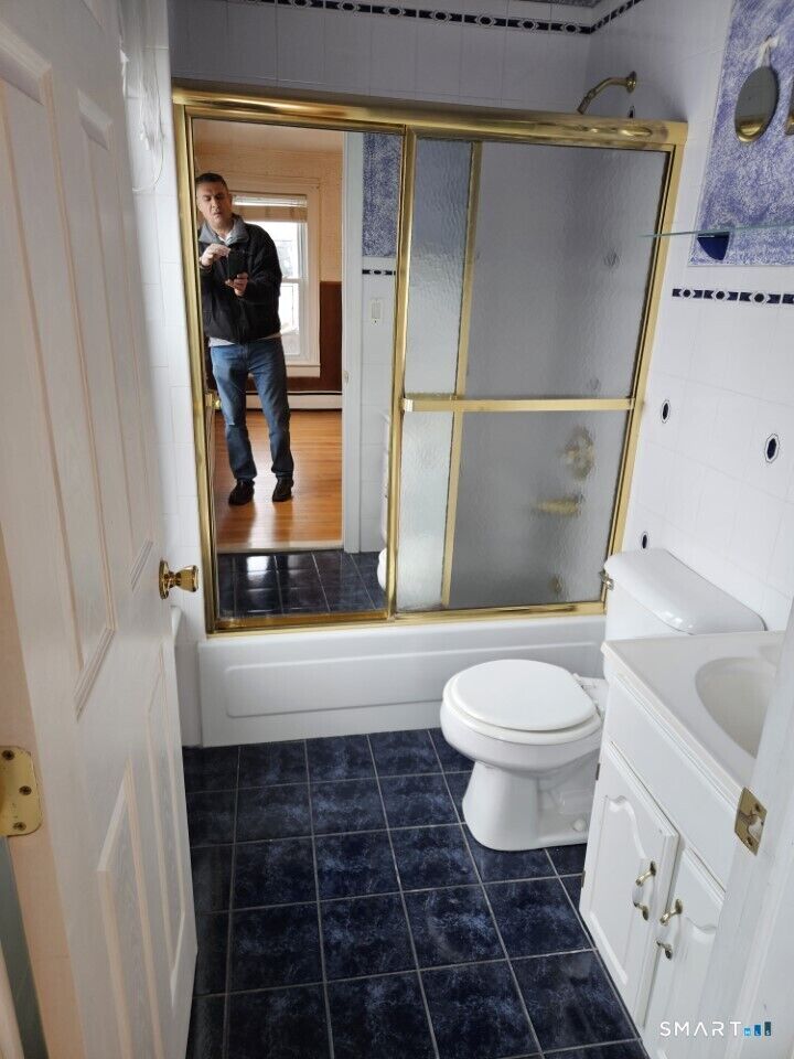Property Photo:  44-46 Hoyt Street 1  CT 06810 