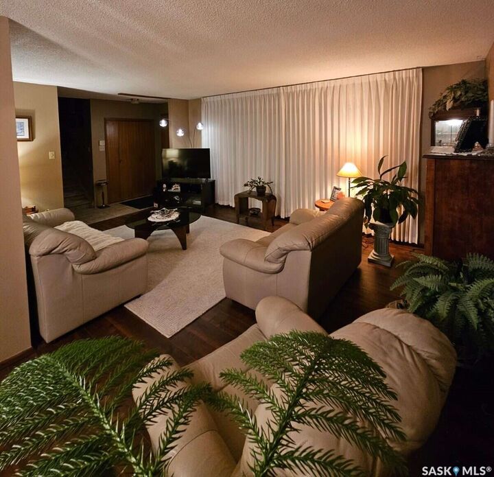 Property Photo:  549 Laurier Drive  SK S6V 5M4 