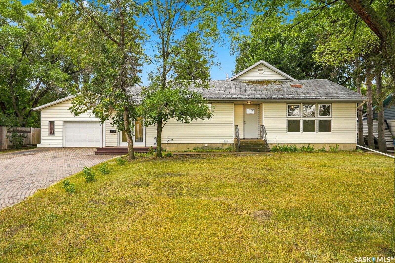 Property Photo:  3445 11th Street W  SK S7M 1K4 