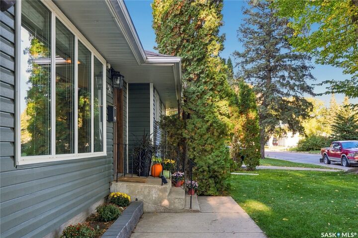 Property Photo:  20 Pinder Crescent  SK S7J 2K8 