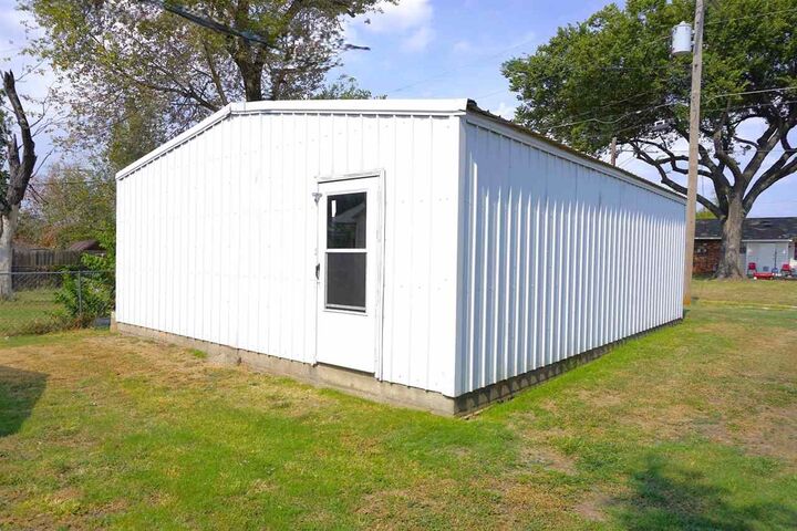 Property Photo: 1700 N 1st Street OK 74601-2639
