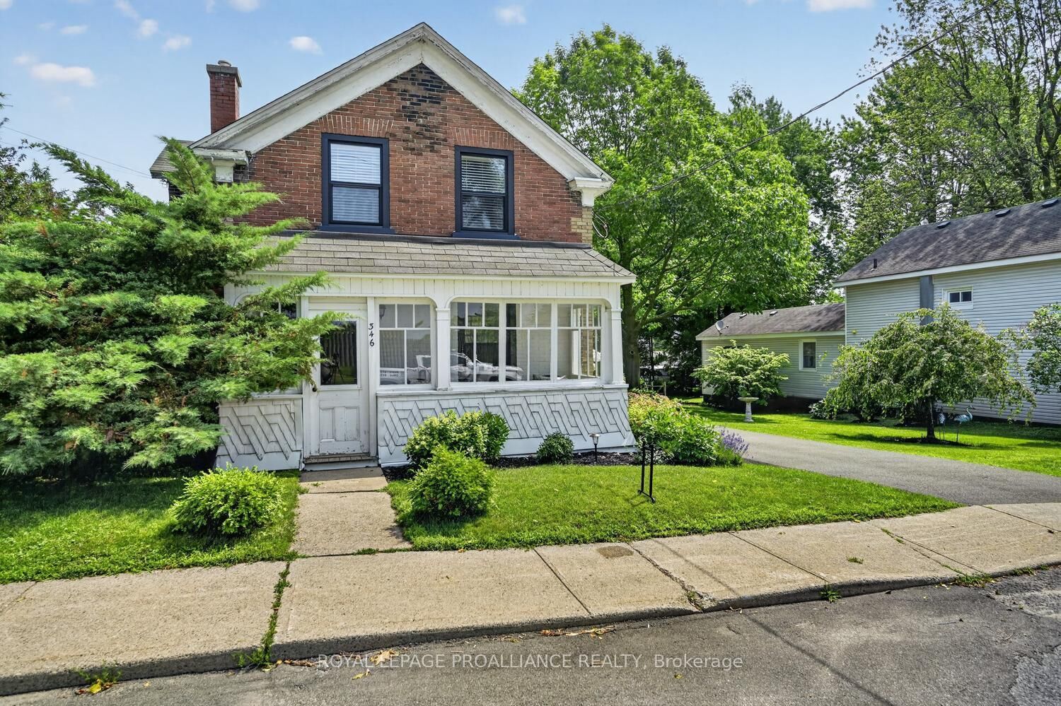 Property Photo:  346 Russell Street  ON K0E 1T0 