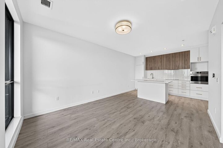 Property Photo:  181 King Street S 1607  ON N2J 0E7 
