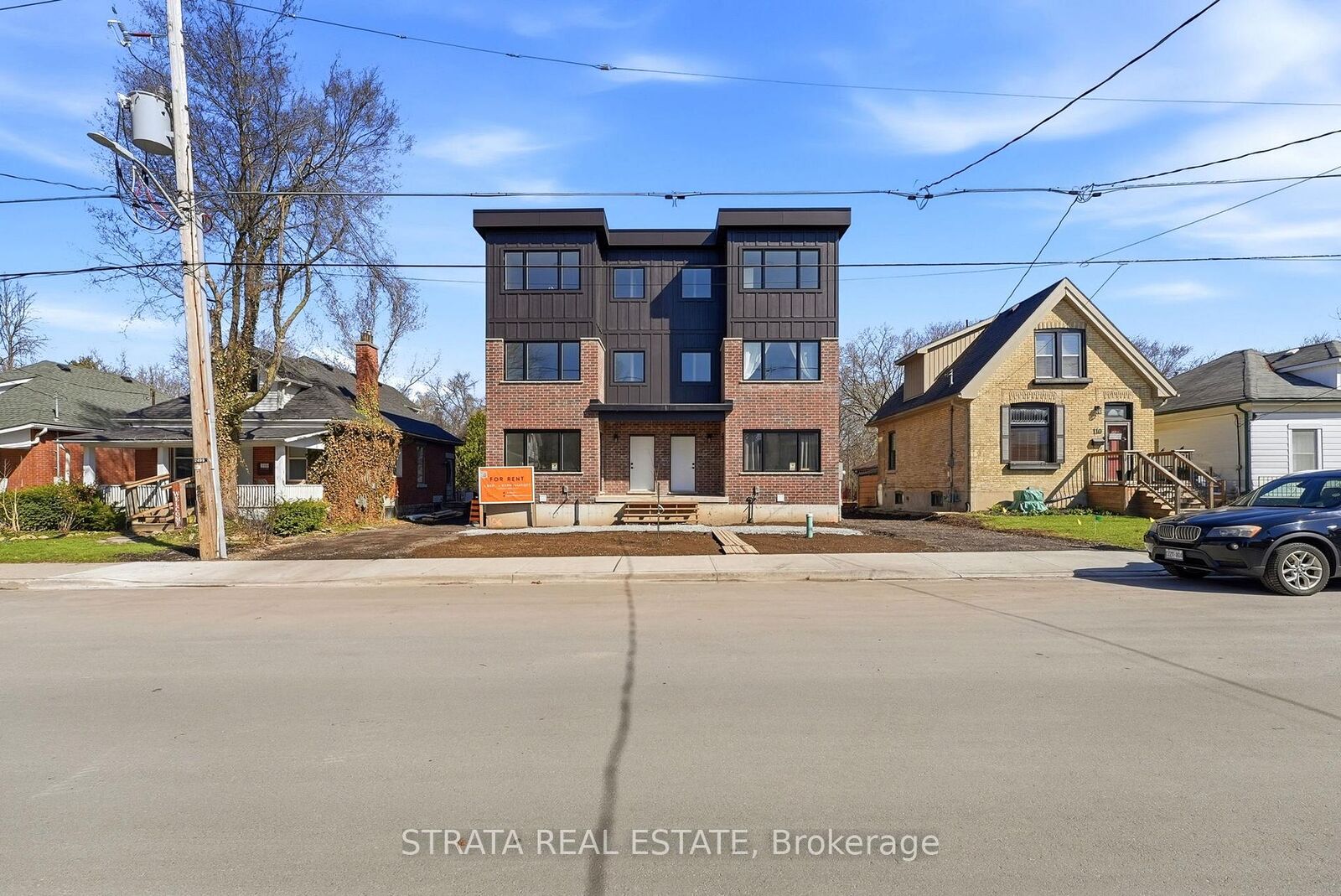 Property Photo:  108 Briscoe Street E  ON N6C 1X2 