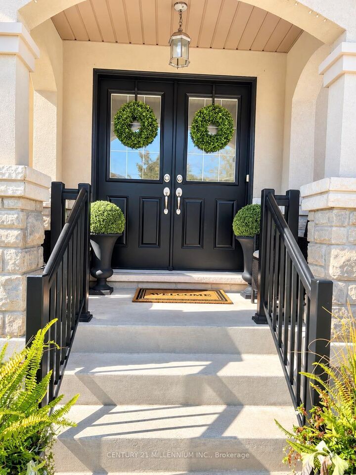 Property Photo:  14 Beachville Circle  ON L6X 0V4 
