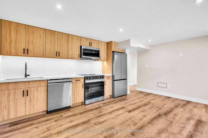 Property Photo:  986 Srigley Street Unit B  ON L3Y 1Y3 