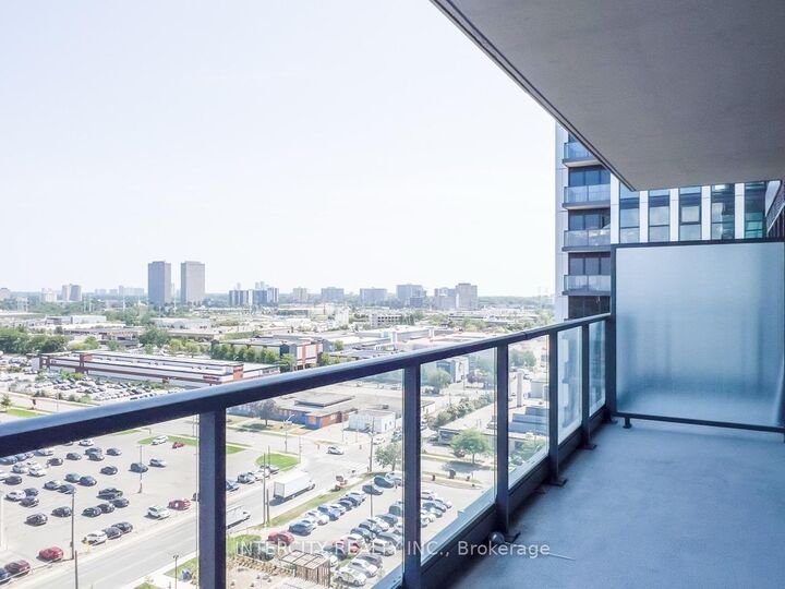 Property Photo:  33 Frederick Todd Way 1307  ON M4G 0C9 