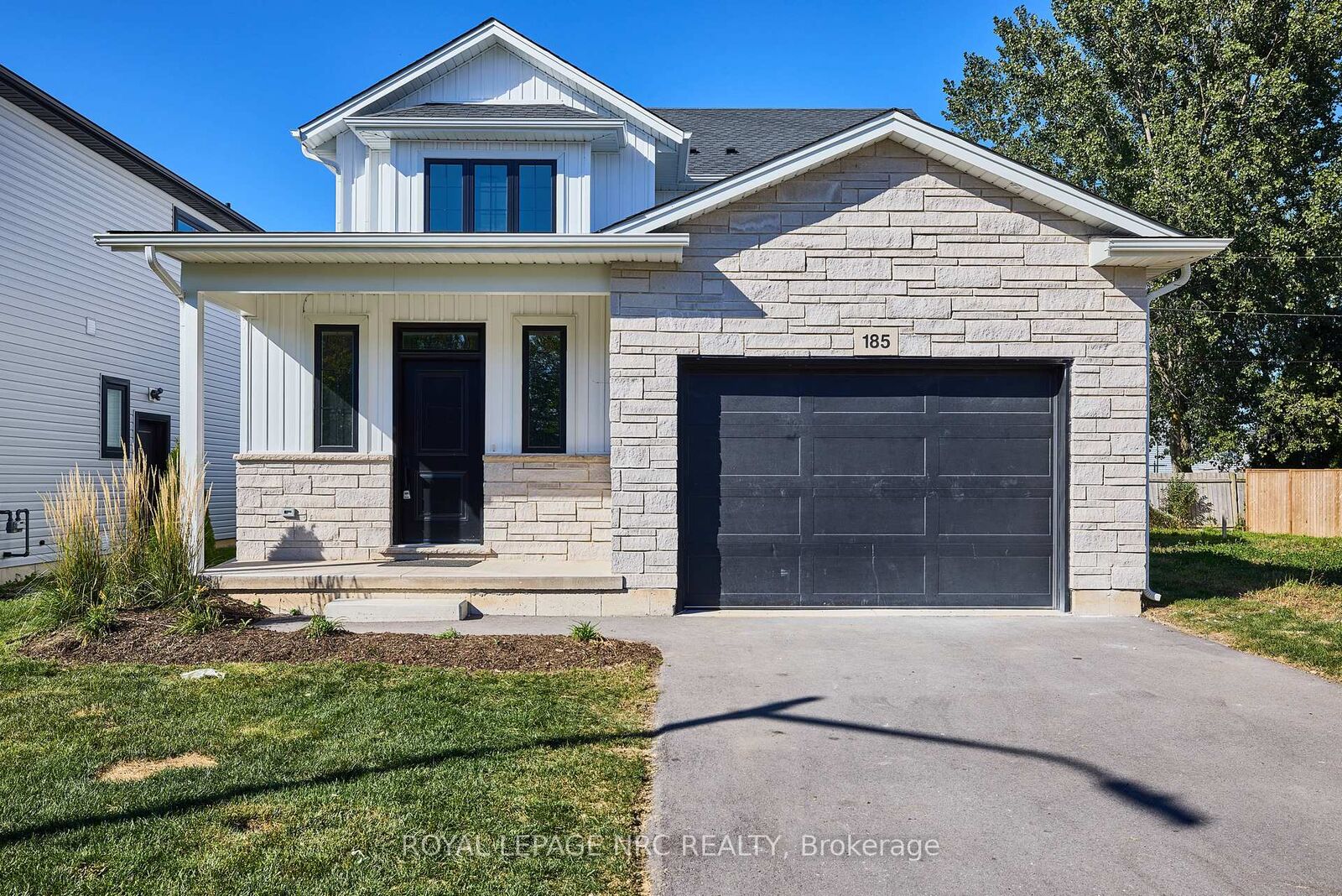 Property Photo:  185 Hodgkins Avenue  ON L2V 1M2 