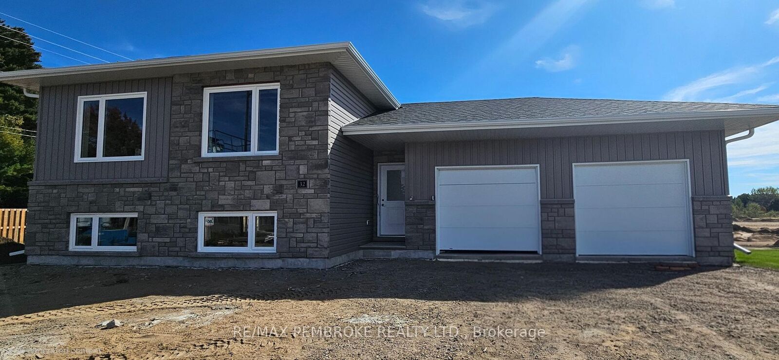 Property Photo:  32 Jade Avenue  ON K8H 0E5 